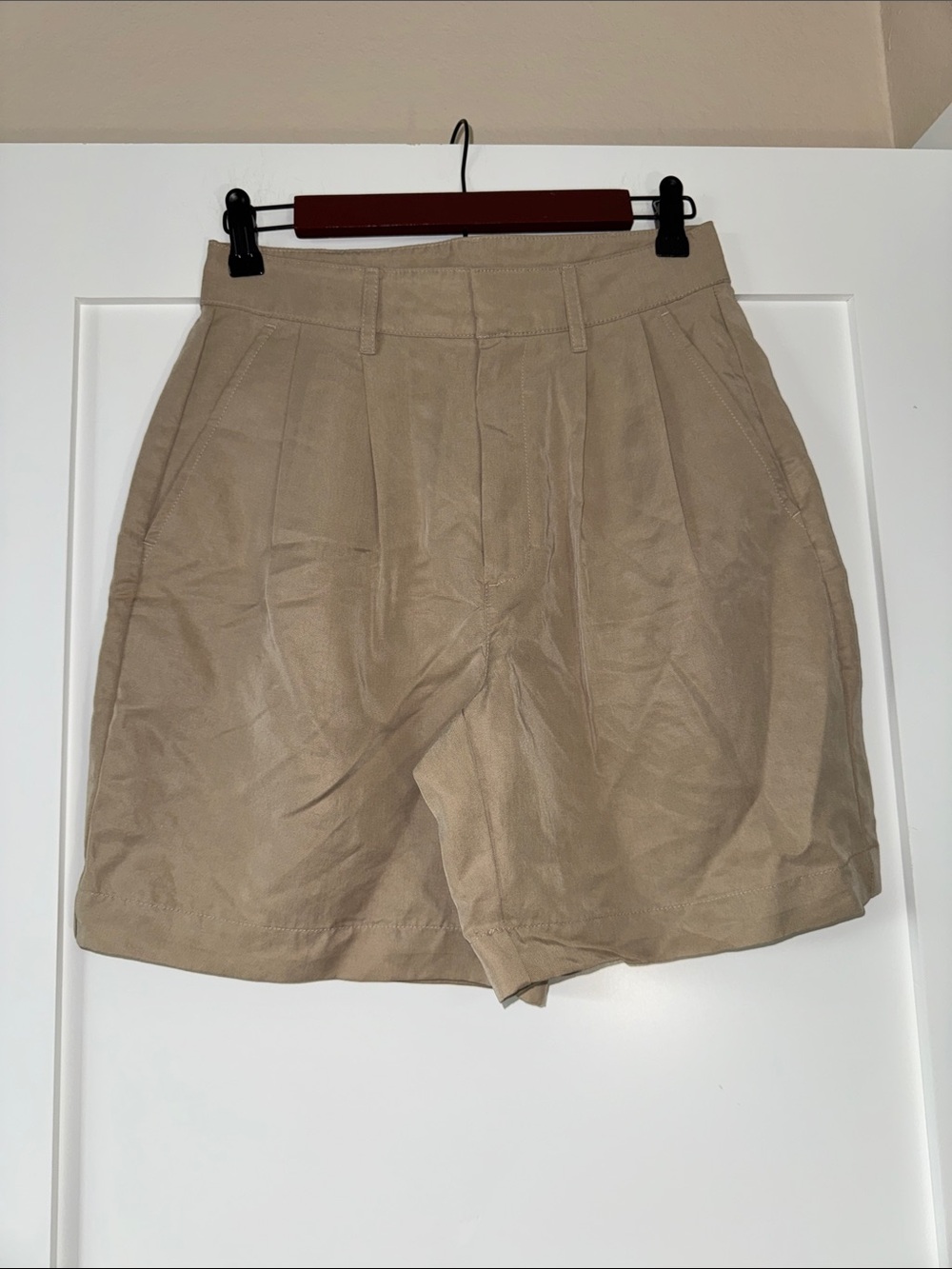 GAP Women’s Tan Tencel Silky Flat-Front Shorts Sz 2 office wear business casual